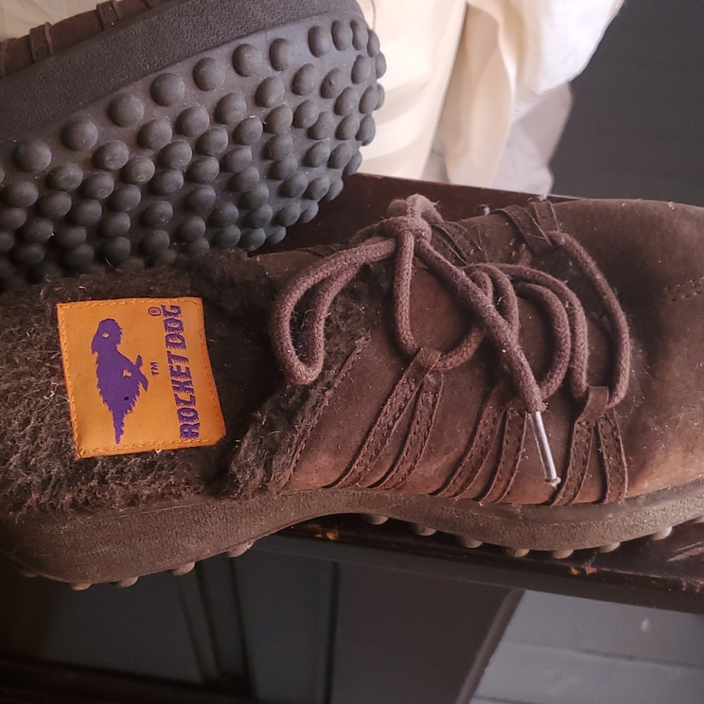 Shoe - Picture 2 of 4